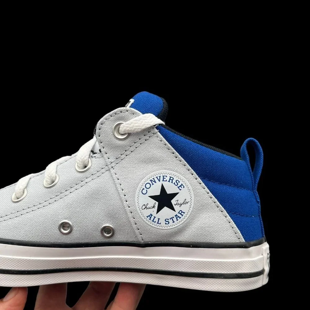 Converse Chuck Taylor All Star Youth Boys Mid Top Shoe Size 4-5 Light/Royal Blue